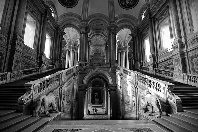 reggia-scalone