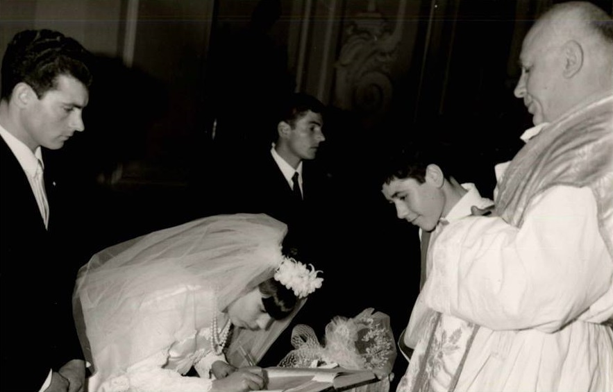 Il chirichetto è Nunzio Renga celebra il superiore francescano p Raffaele Miele - 1969 chiesa San Francesco dAssisi