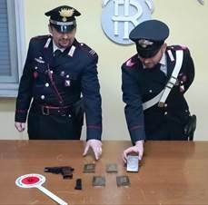 carabinieri-hashish-pistola-1.jpg