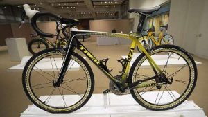 22689_01-bici-da-corsa-piu-costose-kaws-treck-madone.jpg